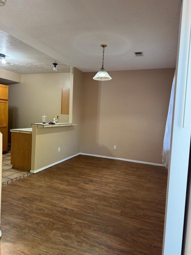 Building Photo - 256 Glenridge Park Ln NE