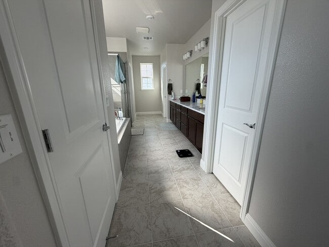 Building Photo - Beautiful 5 bedroom, 4 bathroom 2 story home in Rancho Cordova!!!