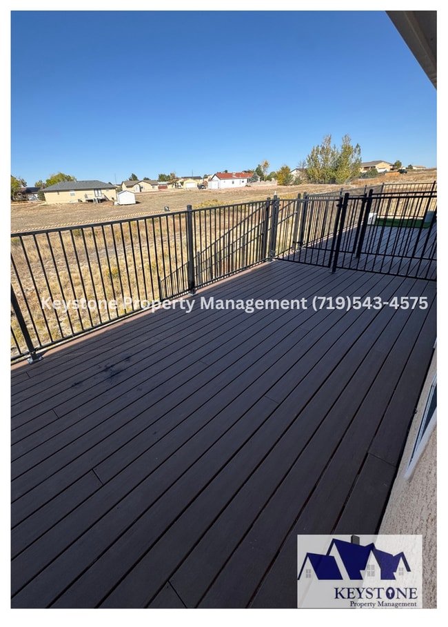 Building Photo - Spacious Pueblo West Duplex 3 Bed/3 Bathro...