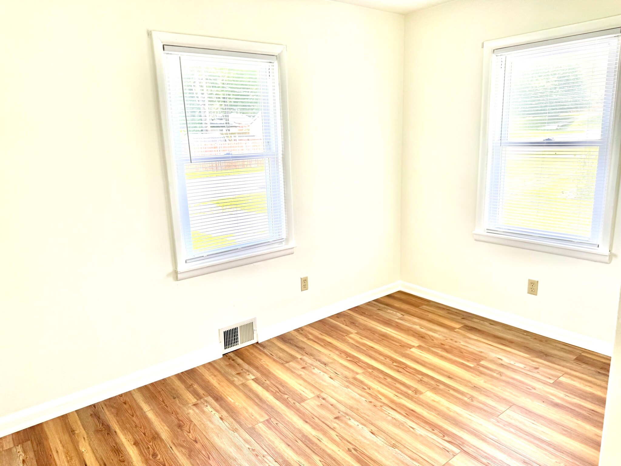 Building Photo - 2700 Castlewood Pl