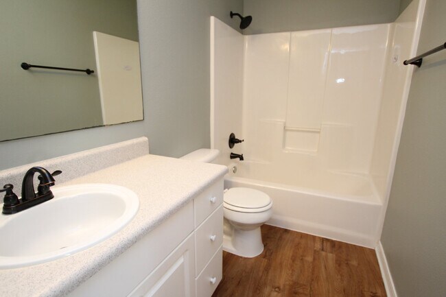 Building Photo - Southwest Pensacola 3BR Home Near NAS Pensacola & Perdido Key with Vaulted Ceilings, Island Kitch...