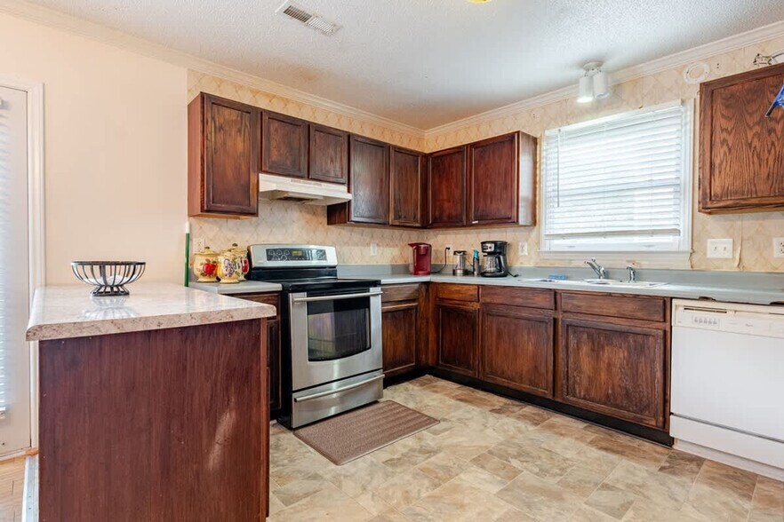 Building Photo - 305 Humble Rd