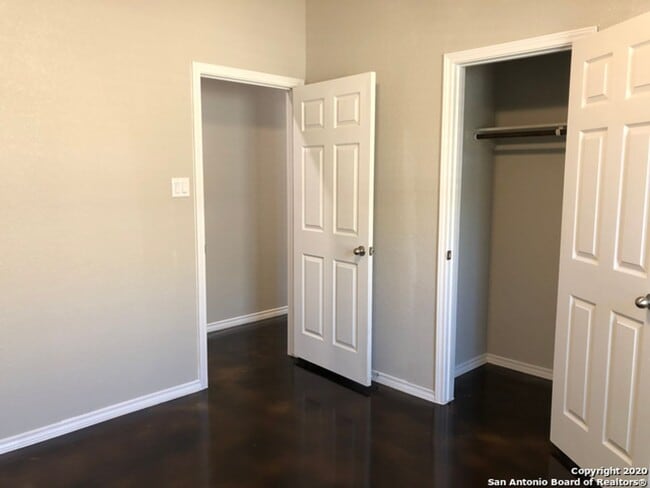 Building Photo - Modern Luxury Duplex in Seguin!