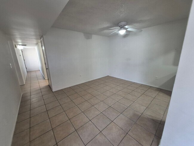 Building Photo - 2640 S Virginia Dr