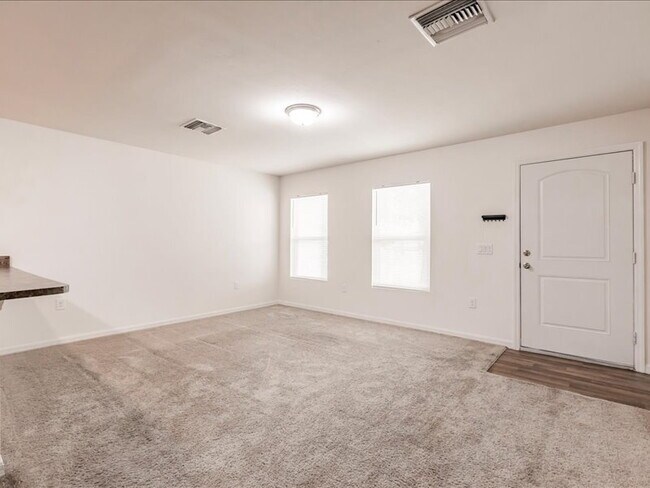 Building Photo - Your Season to Settle In – 3BR/2BA Duplex ...