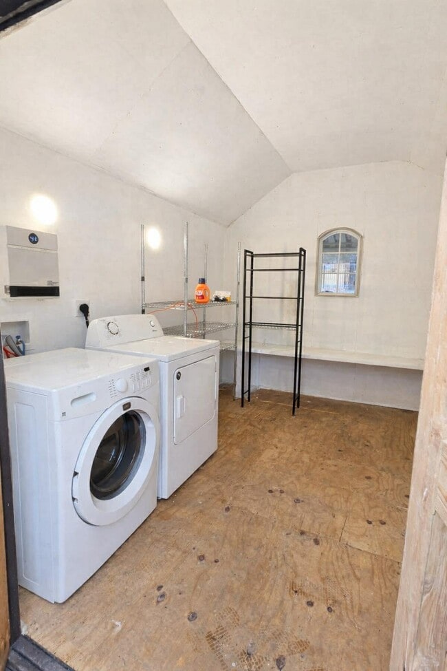 Building Photo - 7201 Cedarfield Rd