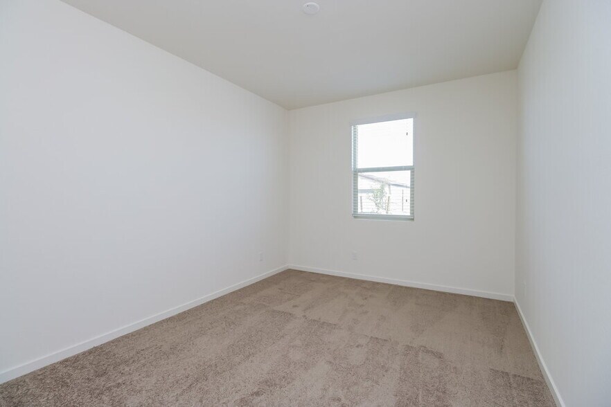 Building Photo - 4227 W Coneflower Ln