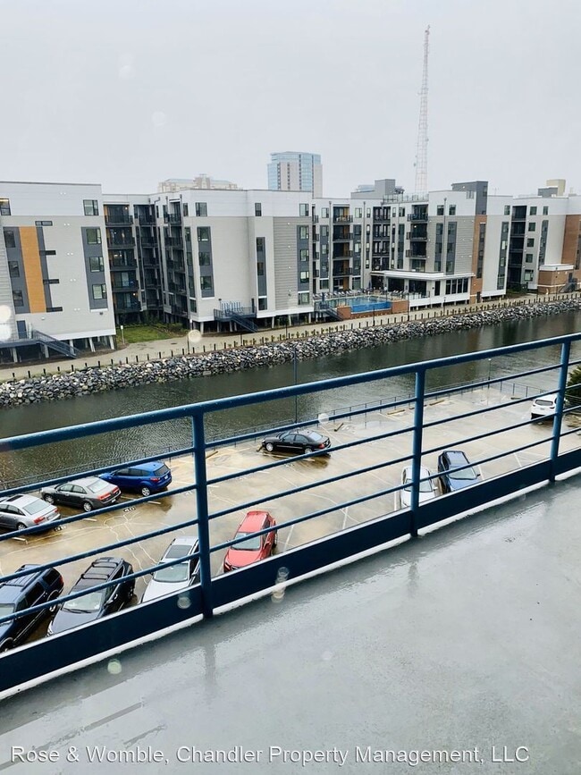 Building Photo - 1 br, 1 bath House - 40 Rader St #411