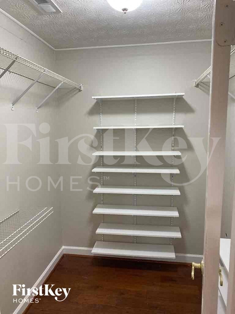 Building Photo - 1020 Forest Hills Dr SE