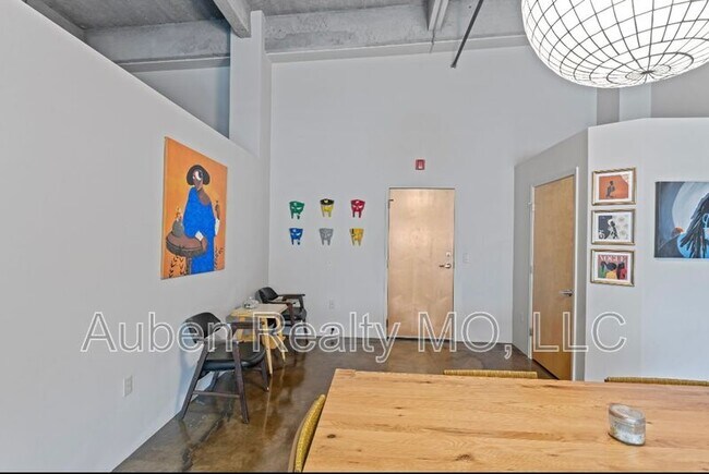 Building Photo - 360 W Pershing Rd