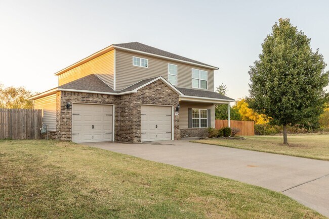 Building Photo - 3 Bed | 2.5 Bath in Broken Arrow!