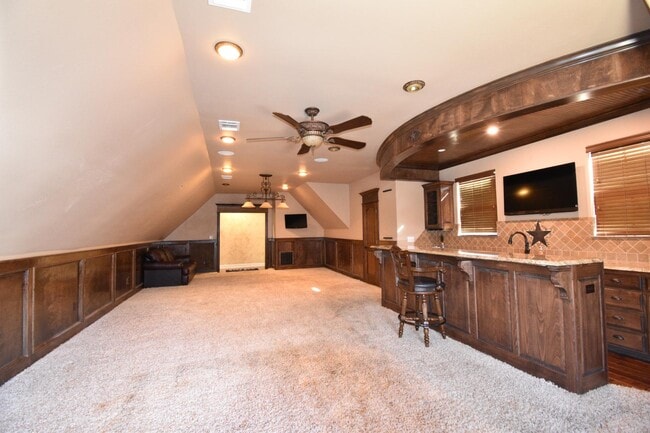 Building Photo - 7871 Oak Creek Trl