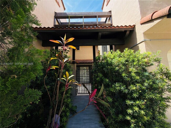 Building Photo - 3957 Adra Ave