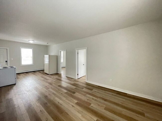 Building Photo - 124 Beech St