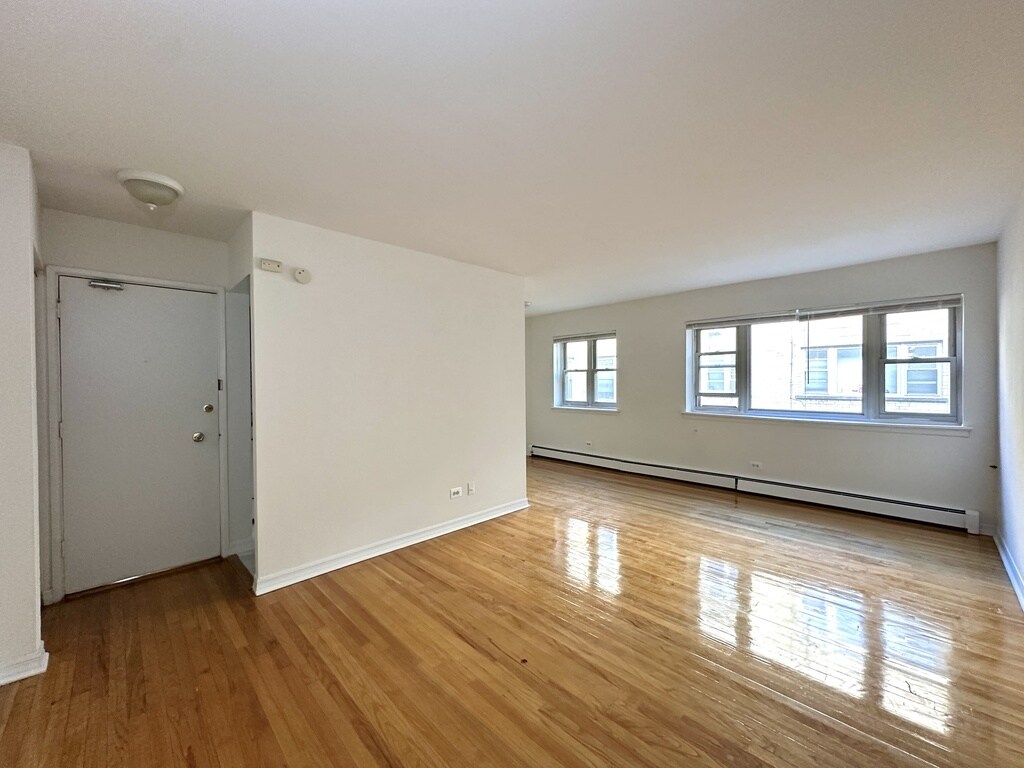 Building Photo - 6830 N Sheridan Rd