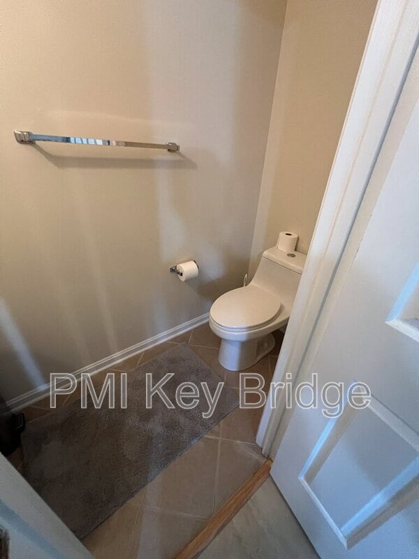 Building Photo - 7427 Salford Ct