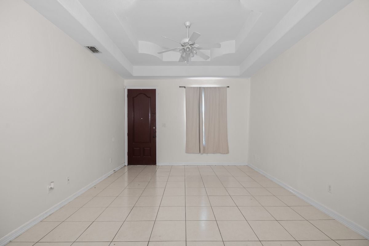 Building Photo - 3036 Scottland Dr