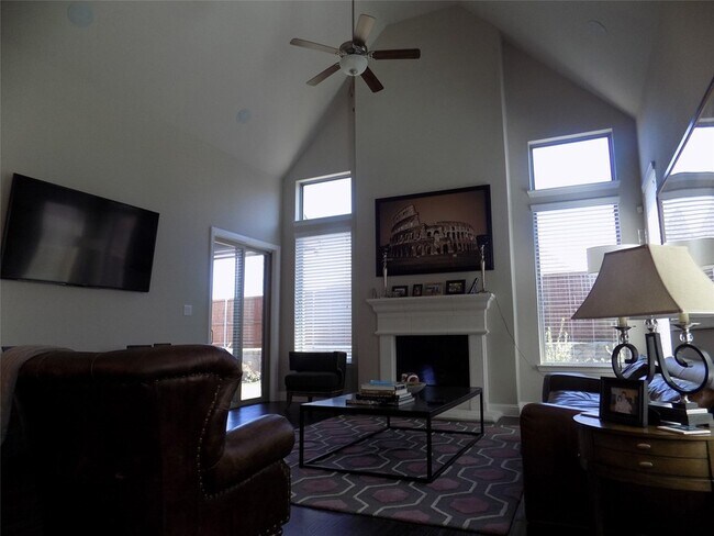 Building Photo - 2440 Vaquero Ln