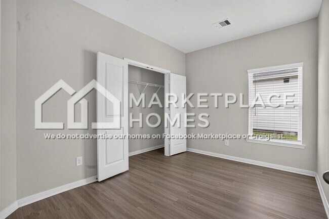 Building Photo - 15623 Plum Brk Dr