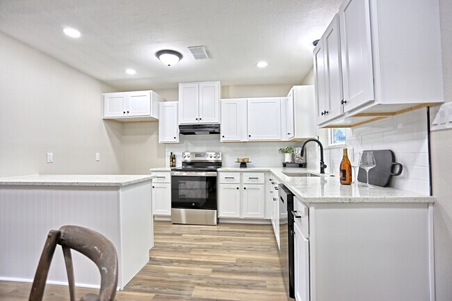 Building Photo - 704 Natchez River Cir