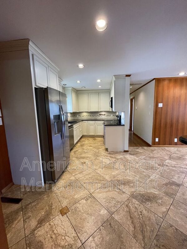 Building Photo - 5147 S Toledo Ave