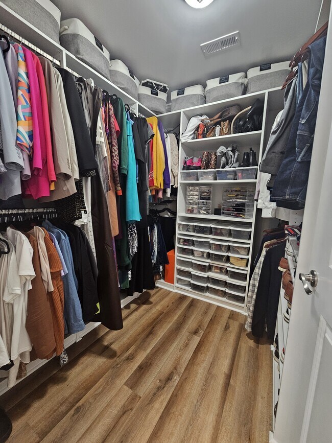 Building Photo - 2737 Celia Ave