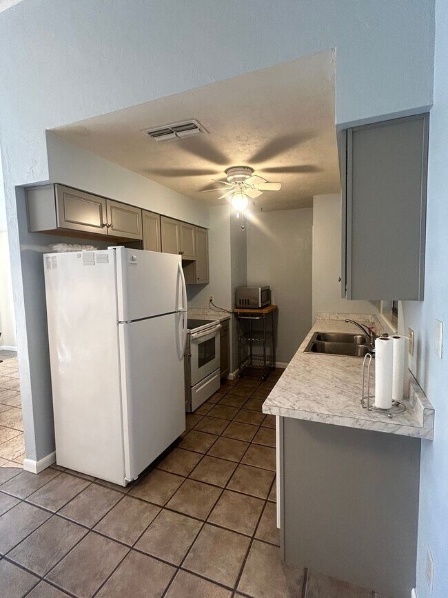 Building Photo - Springtree single family home