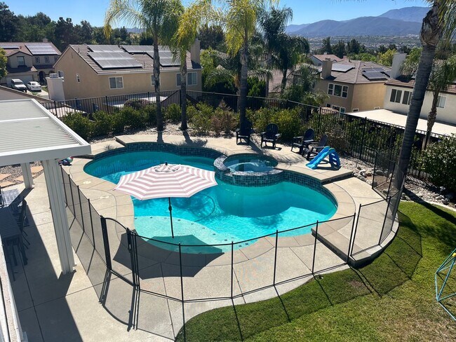 Building Photo - Pool Home - 4 bedroom - Paseo Del Sol