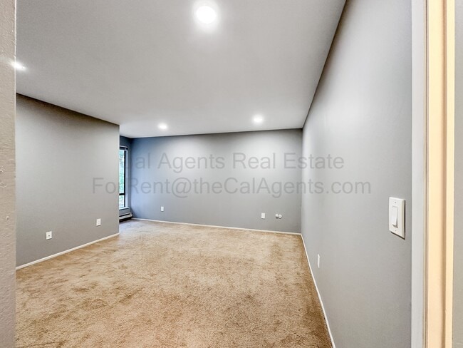 Building Photo - 3 Admiral Dr