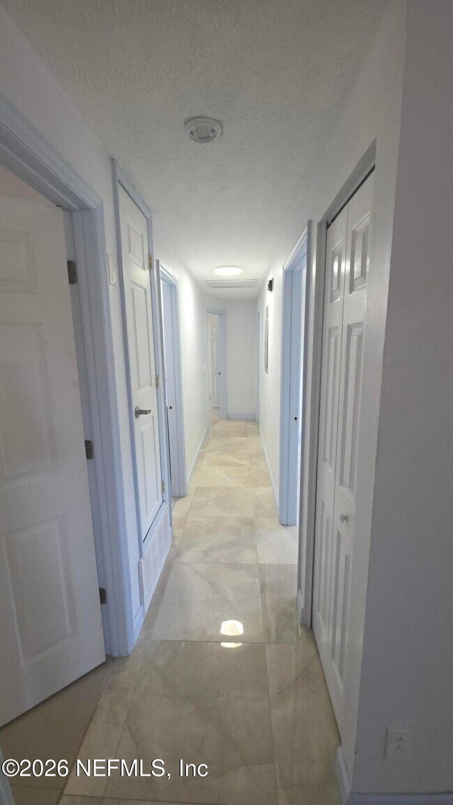 Building Photo - 10791 Luana Dr N