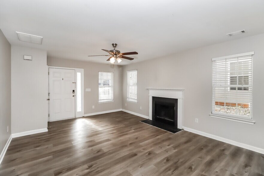 Building Photo - 5814 Twin Brook Dr