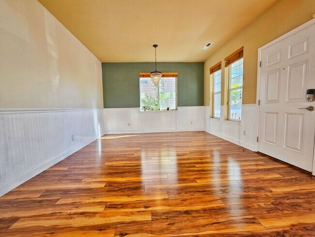 Building Photo - Charming 3 Bed 2.5 Bath 2 Story Home in Beautiful Lakeland, Auburn