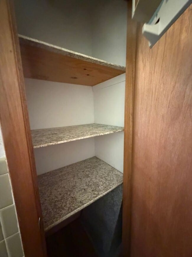 Building Photo - Maryville 37801 - Newly Remodeled 2 bedroom 2 full bath rancher with carport - Contact Debra John...