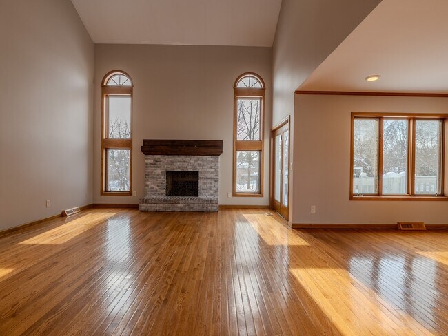 Building Photo - 2630 Glencairin Dr NW