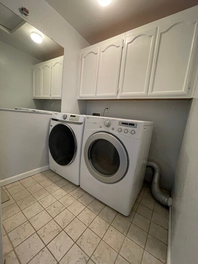 Building Photo - 1310 Ridge Ct
