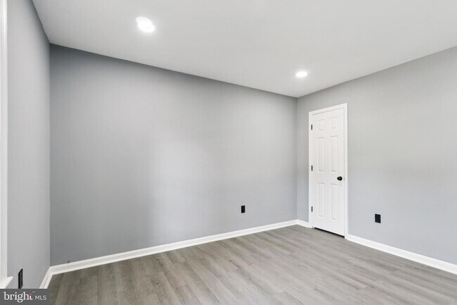 Building Photo - 39 Hidden Lake Dr