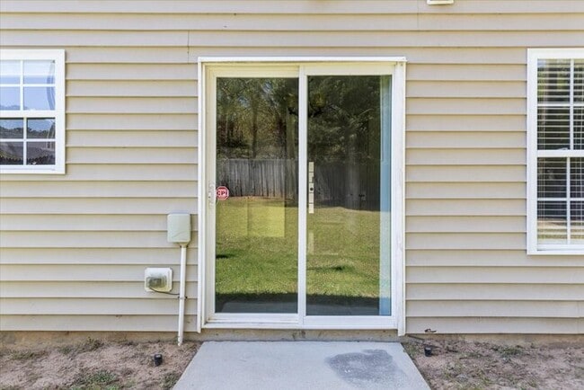 Building Photo - ***Coming Soon!!!***Spacious and Move-In R...
