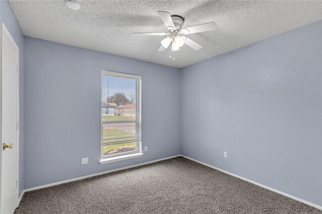 Building Photo - Nice 3 Bedroom, 2 Full Bath Home Located in SW Ft. Worth!