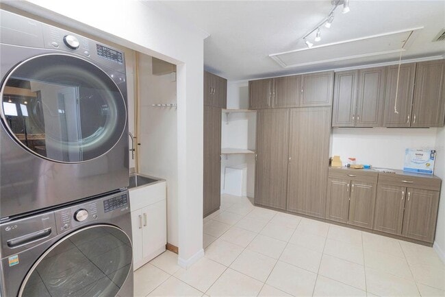 Building Photo - 3908 Rosedale Dr