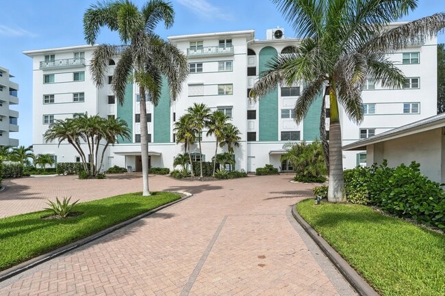 Primary Photo - 2011 Gulf Shore Blvd N