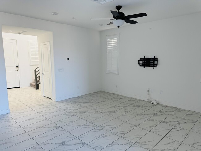 Building Photo - 41138 Harvey Mudd Dr