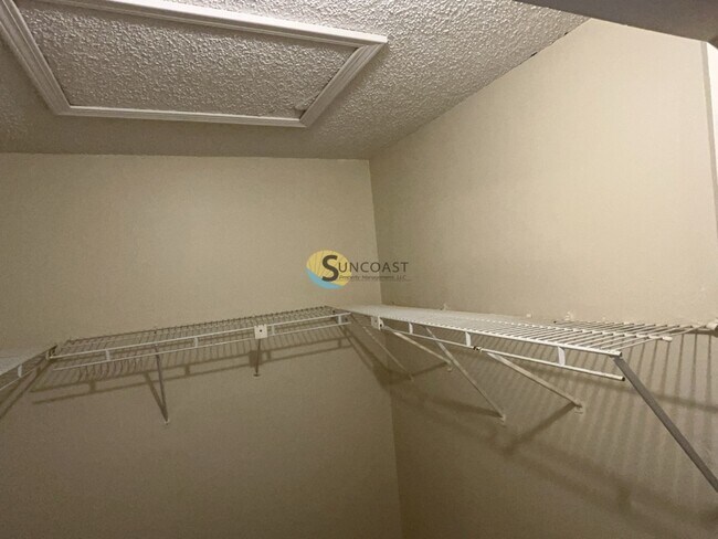 Building Photo - 8702 Bandera Cir S