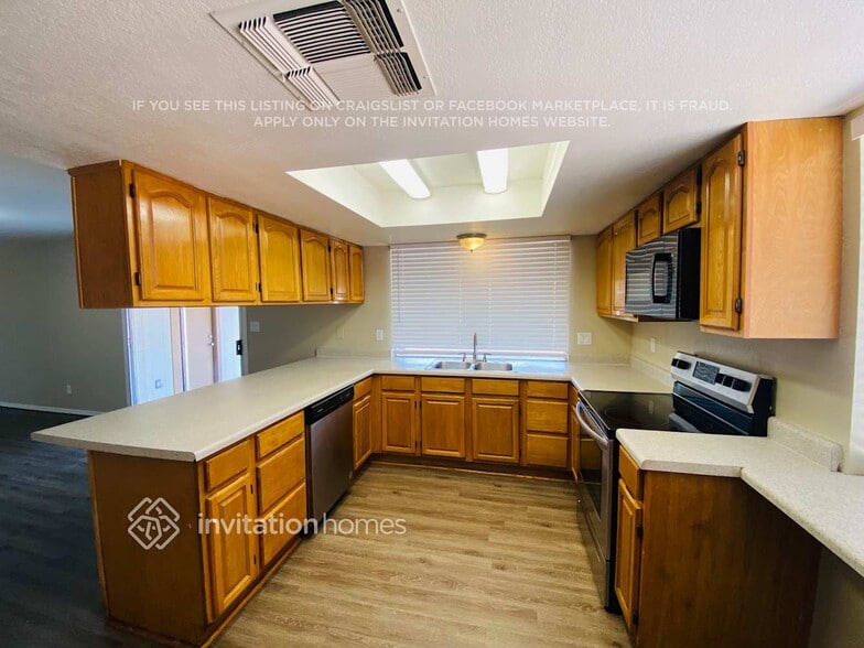 Building Photo - 2576 E Commonwealth Cir