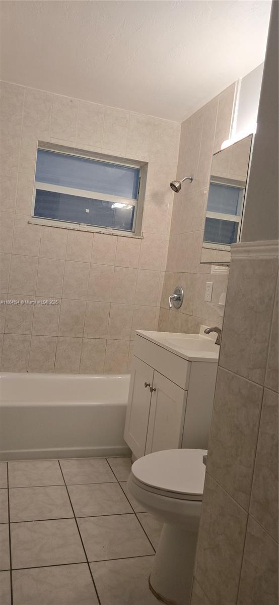 Building Photo - 502 N 70th Way