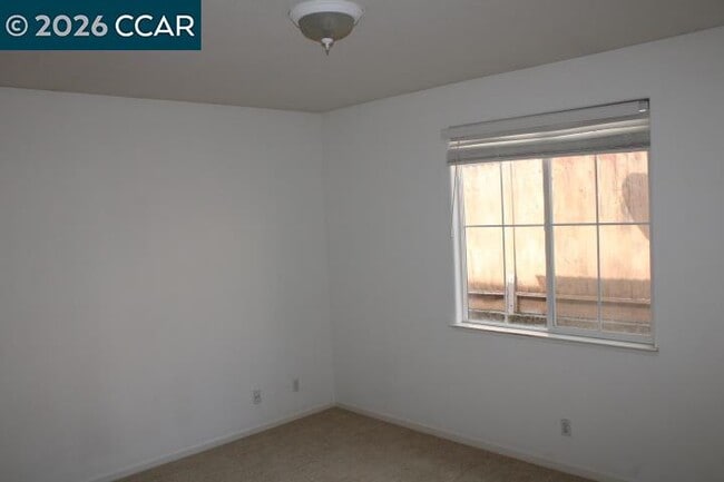 Building Photo - 524 Rosewood Ln