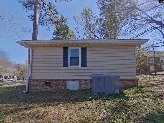 Building Photo - 208 Southampton Dr