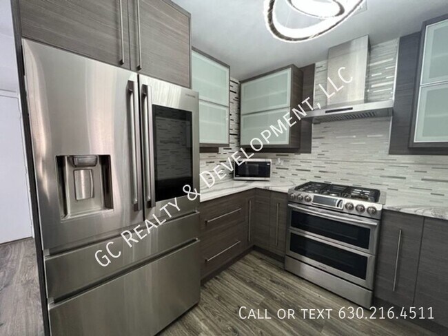 Building Photo - ***HIGHPOINT COMMUNITY / GORGEOUS UPDATED ...