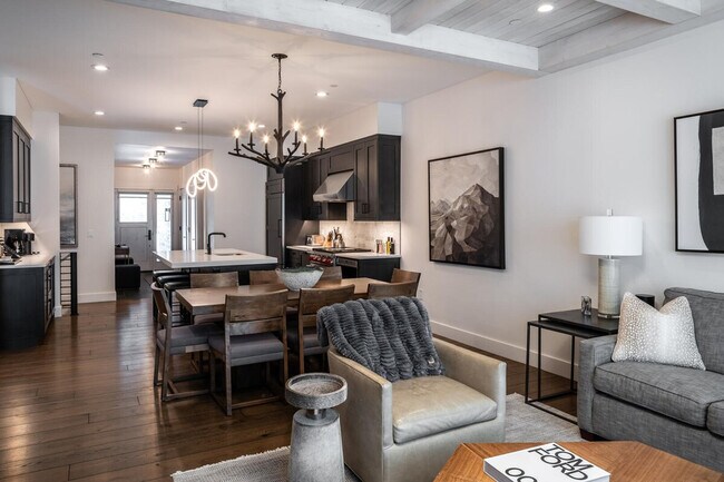 Building Photo - 66 Mountain Loop Rd