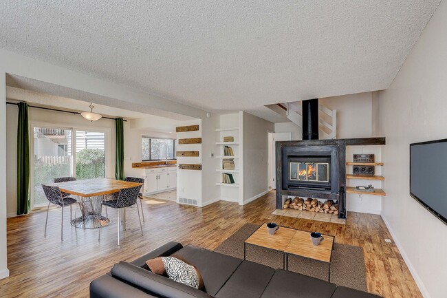 Building Photo - 3bd 2.5 bath Townhome for Rent, also on market for sale