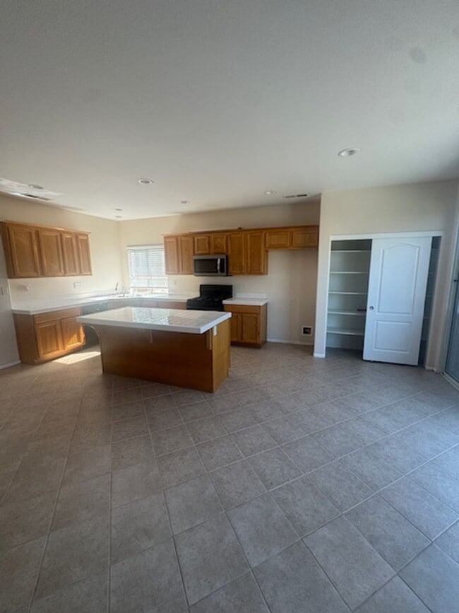 Building Photo - Beautiful Home Coming Soon!